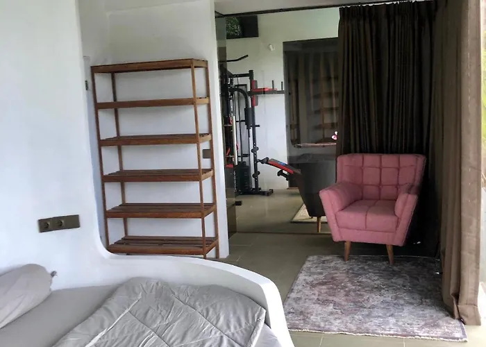Denira, Gym & Private Pool فيلة